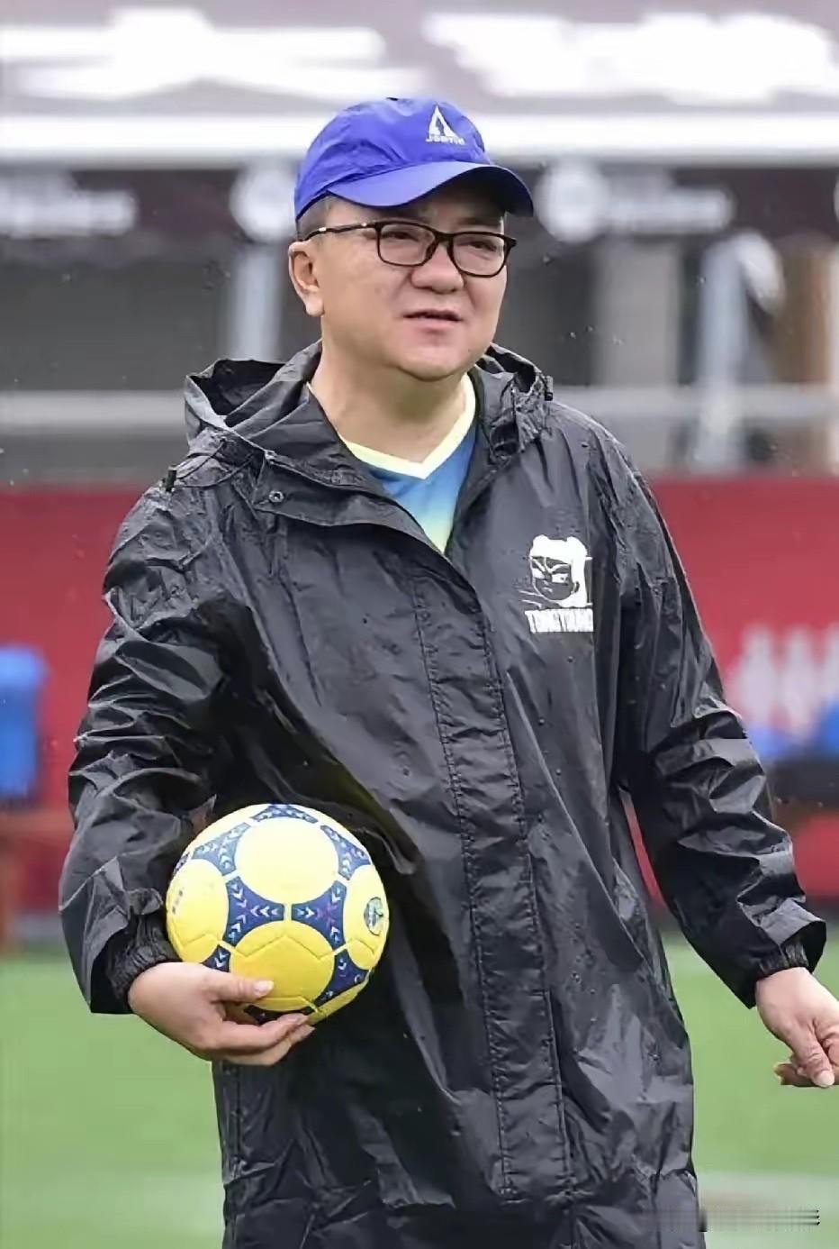 还是白岩松敢说！中国足球小将夺冠后，白岩松针对董路的这段独白，真的是发自肺腑啊。