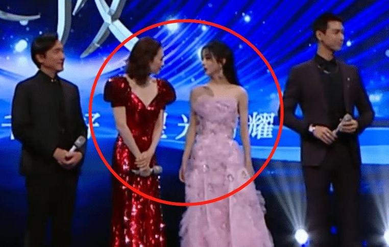 章子怡不是刚刚和赵丽颖互关的她是之前就批量关注这部电影的演员了，关注顺序都是按