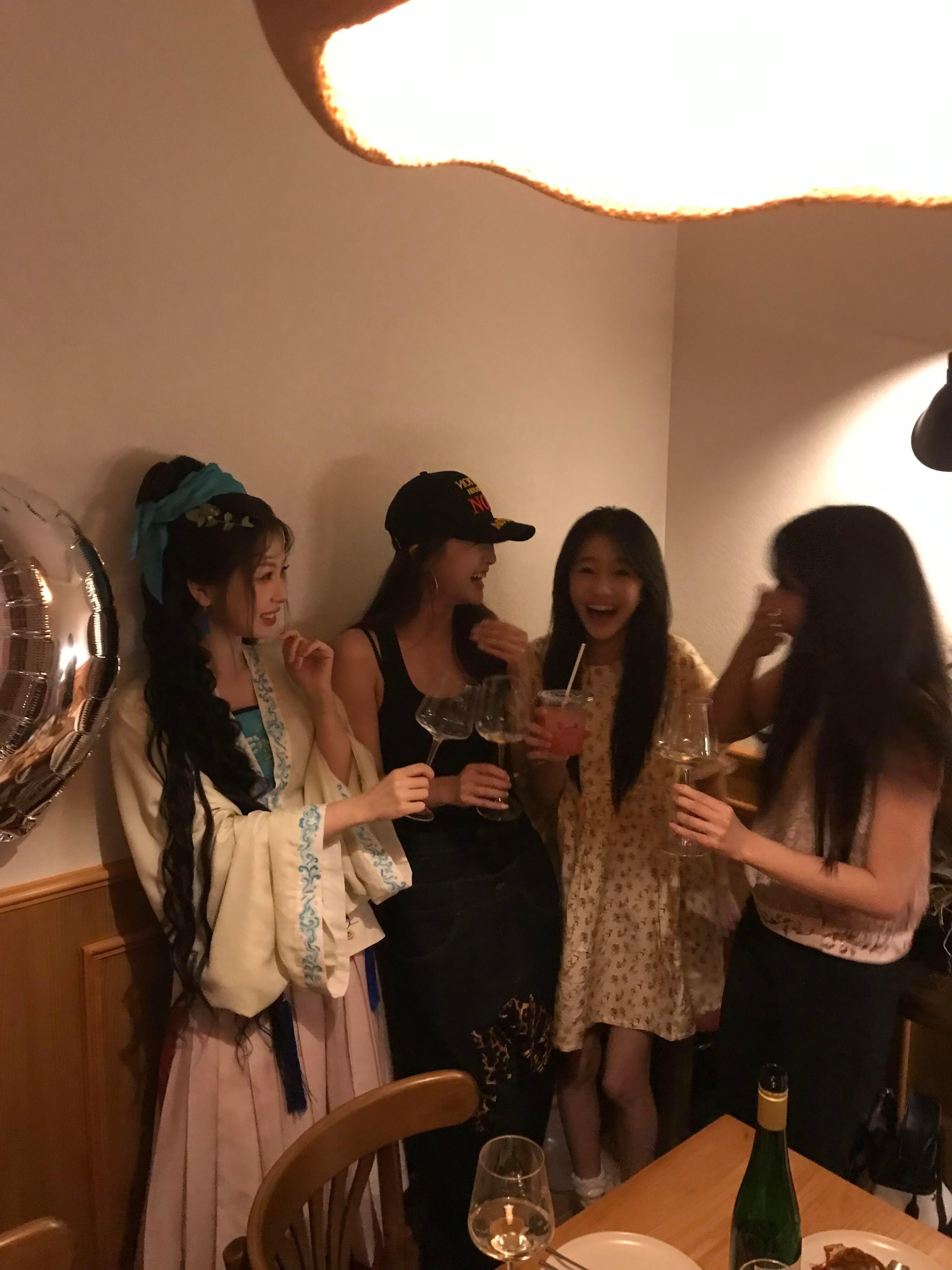 好萌呀何盼穿越到现代来喝点小酒