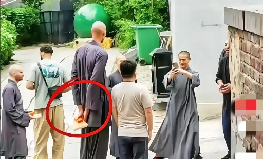 文班亚马将于6月19日离开少林寺！据马刺博主MarkBurnett报道，消