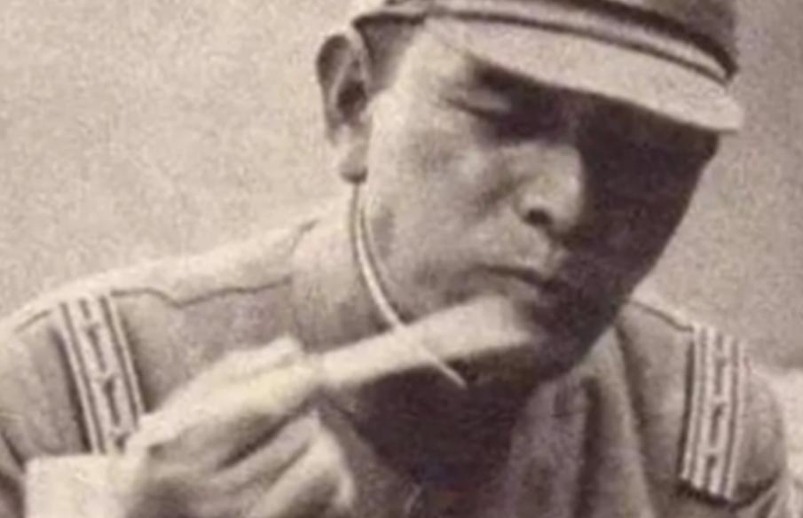 1944年，"大汉奸"郭绍绪邀请日军高官在家中吃饭。喝的正酣时，伙计喊了一声："