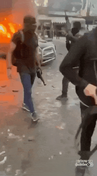哈马斯的军事部门正在加沙处决任何胆敢触碰人道主义援助物资的人，因为只有哈马斯才被
