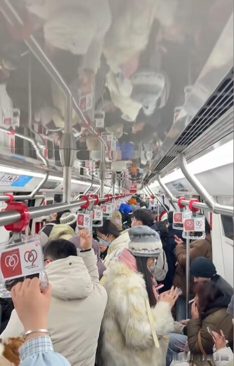 南通地铁在2025年12月客流量达459.6万人次，创下自22年11月开通地铁以