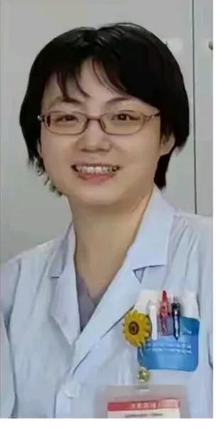 谷医生只是不打扮而已，34岁的她素颜这样可以了，蛮书生气的。可惜肖飞要的不是书生
