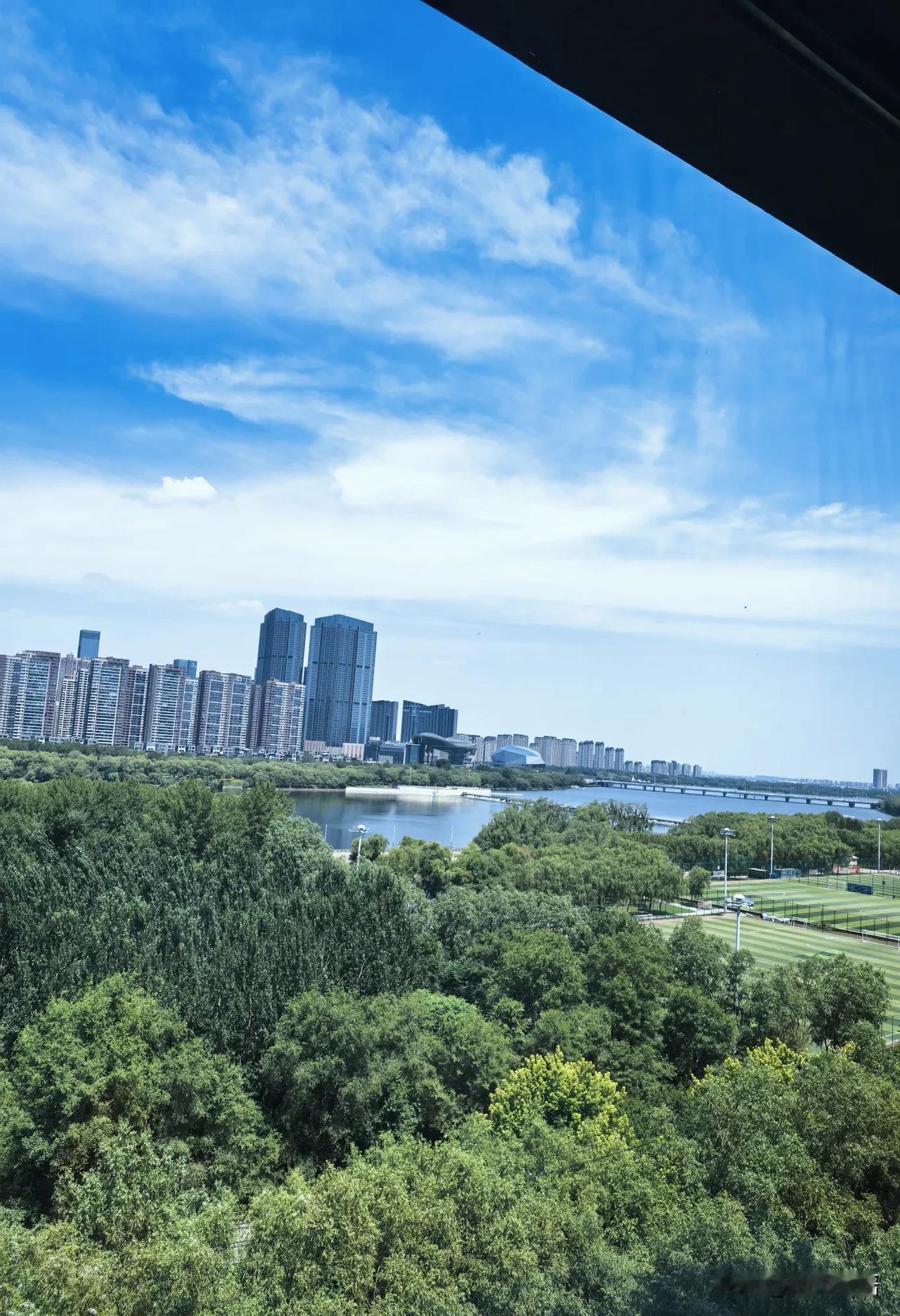 今天下午，我侄儿把高考志愿填完了，看看他都报了哪些志愿。报考志愿也是个大事儿