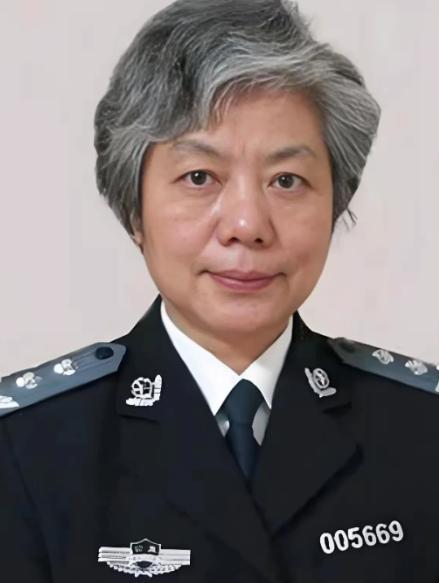 2024年，中国人民公安大学李玫瑾教授建议：凡是扶了老人被要求天价赔偿的，在老人