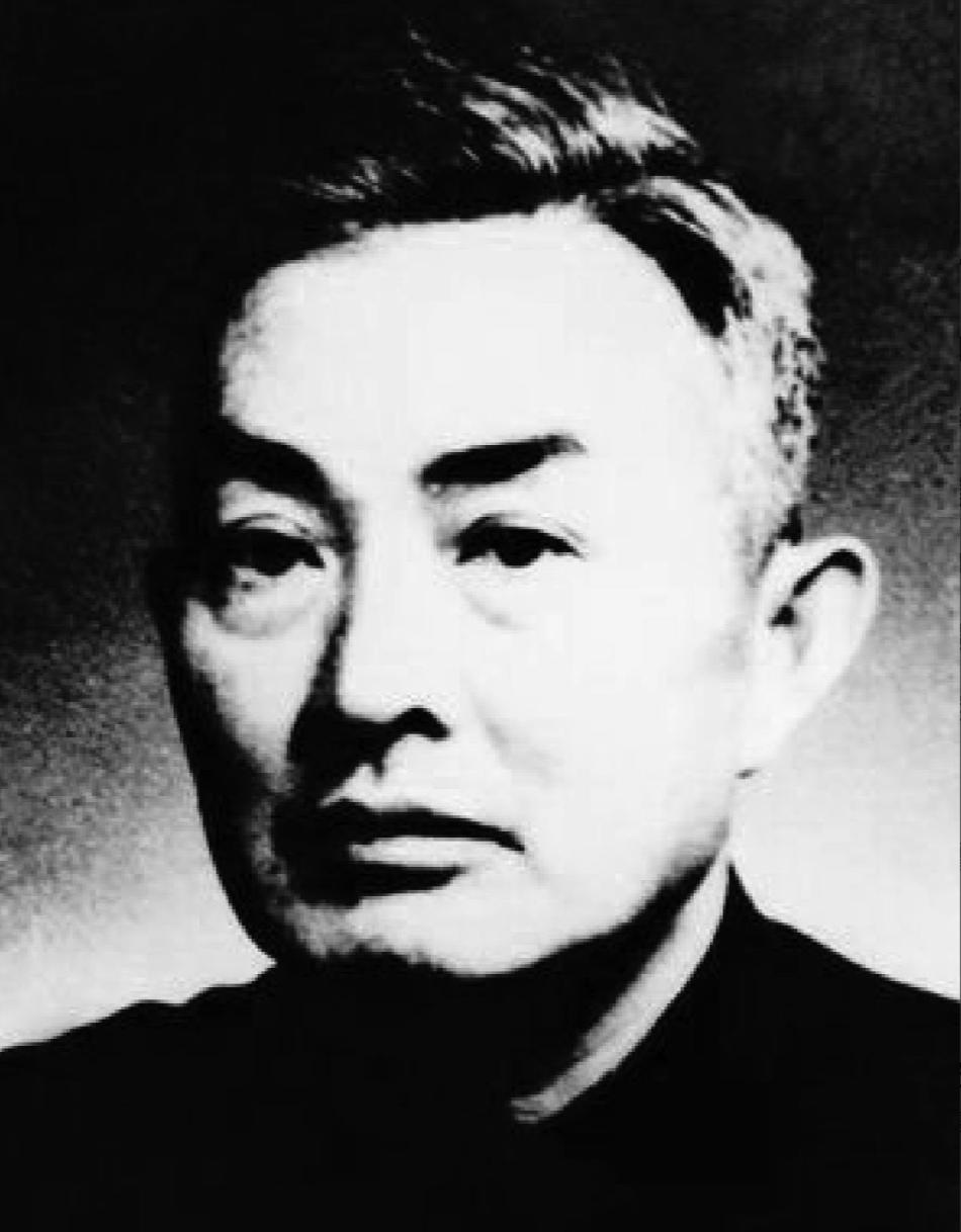 1937年，陈昌浩回延安途中，躲在一户老乡家养病。一人突然推门进来，开口便说："