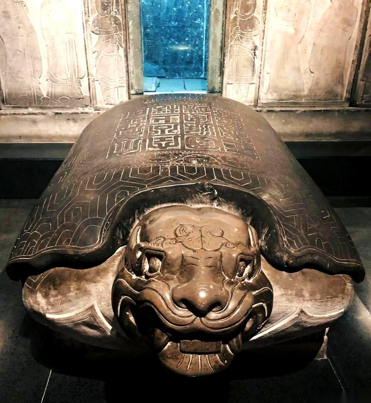 一个将军，打仗基本没赢过，被敌人抓去当俘虏倒是家常便饭。可他死后，坟墓规格高到