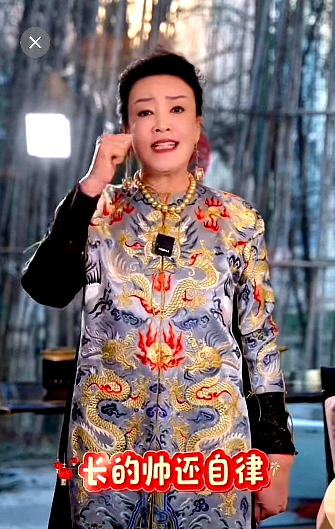 张兰女士的母爱滤镜果然在儿童节准时上线了！谁能想到身家过亿的商界女强人，在短视