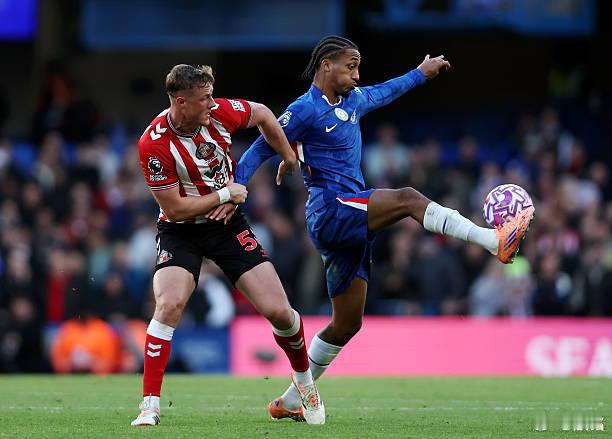 切尔西狼队估计重心还是在联赛保级,他们的二阵完全不是切尔西二阵的对手。马雷斯卡