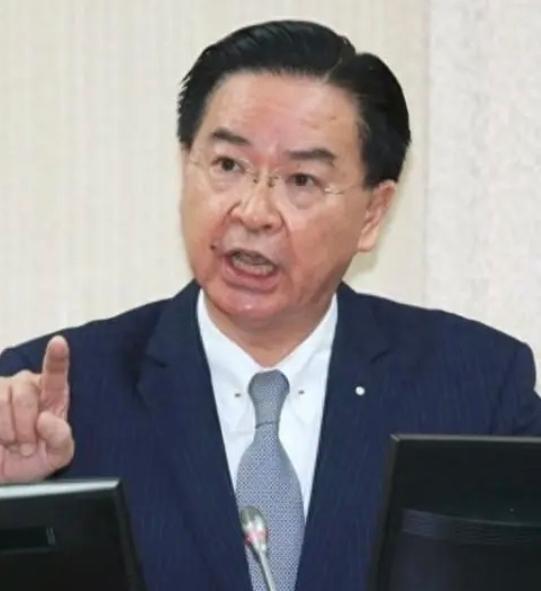 台湾安全会议秘书长吴钊燮昨晚（11月10日晚）叫嚣道：“中国驻日外交官对日本发表