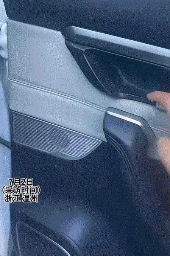 浙江温州，一女子打了一辆网约车，不料下车时门把手一拉就断了，这司机见状当场要女子