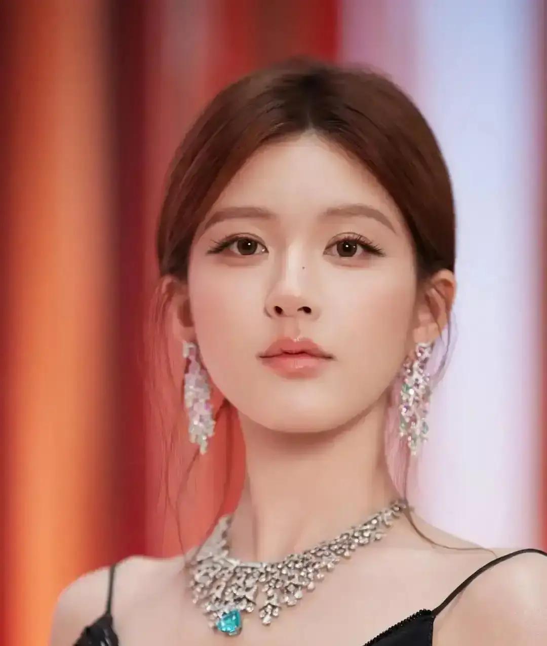 赵露思把“普通人”演成了印钞机。剧50亿播放，只是开胃菜。短视频再砍120