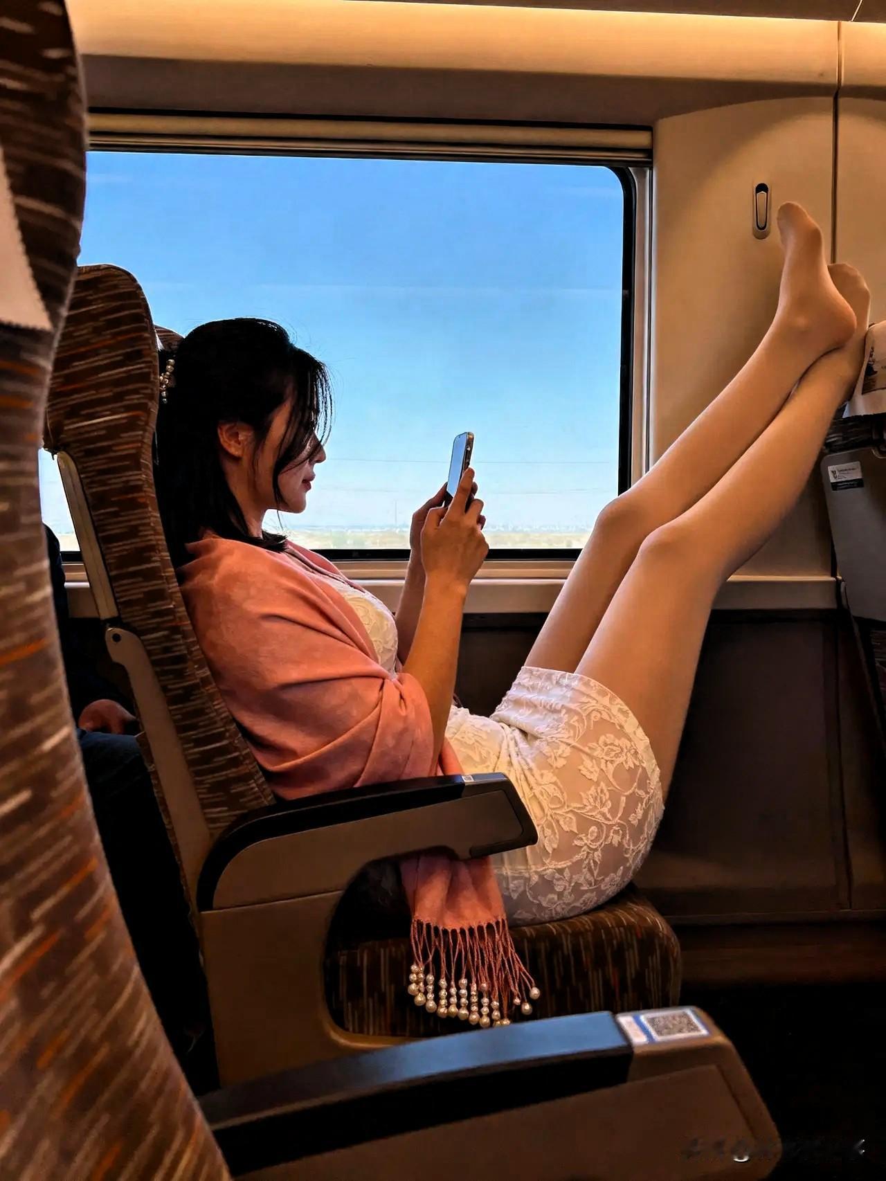 漂亮女人有没有职场优势？我有一个女同事，是爱打扮那种，也很漂亮，虽然结婚，因