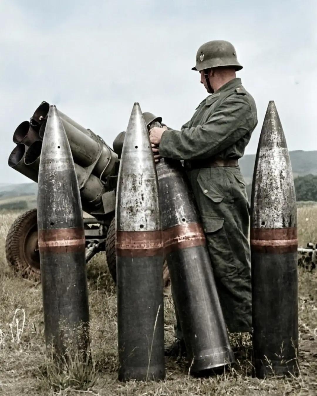 1944年的21厘米Nebelwerfer42一种二战期间用于实施强大区域轰