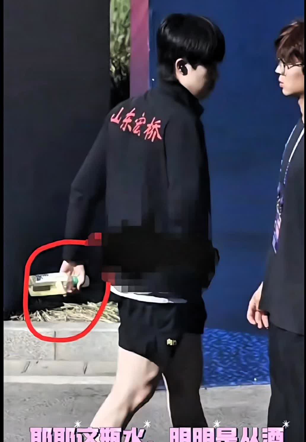楚钦不喝！那半瓶“消失”的究竟进了谁的嘴？大家都知道楚钦老师不爱喝某样东西，