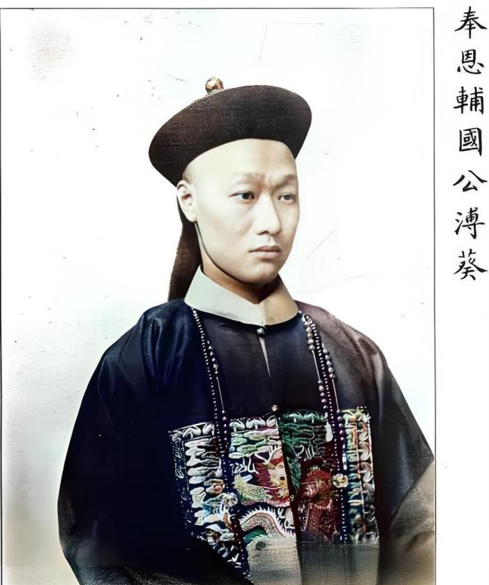 爱新觉罗·溥葵，这王爷当得挺心酸！溥葵的祖上是乾隆皇帝的儿子，袭循郡王爵