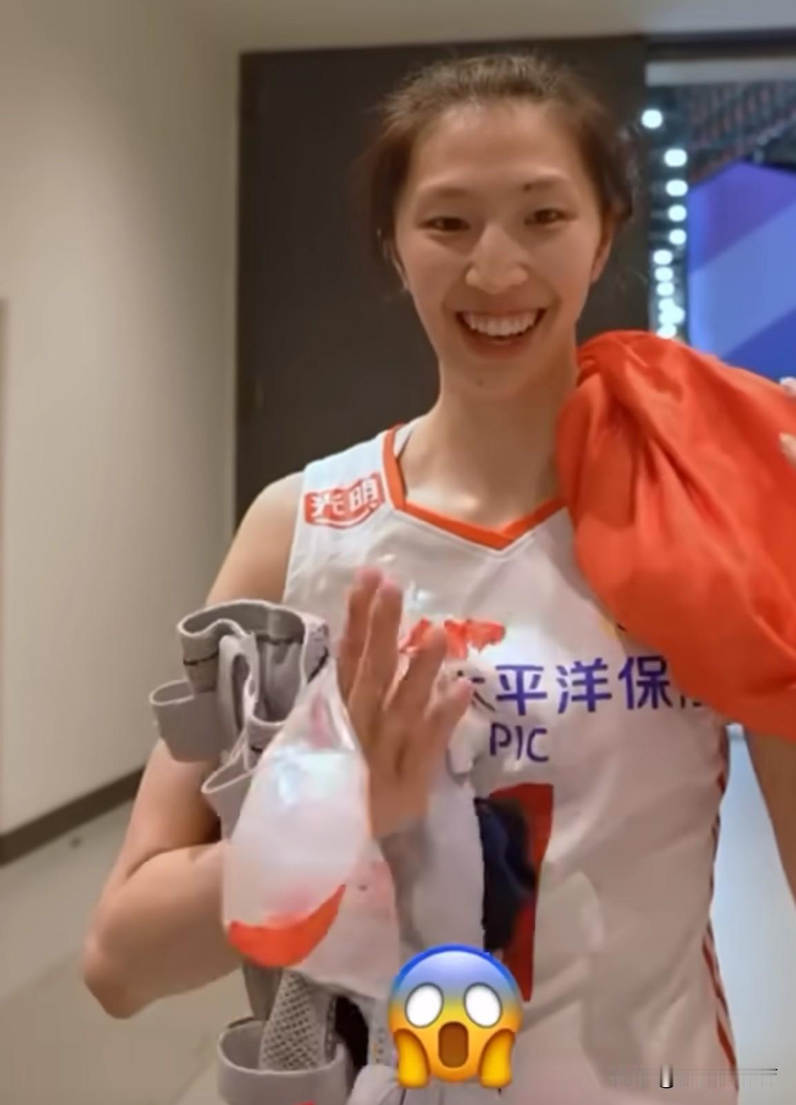 中国女排VS多米尼加女排14人大名单出炉！前2站主打的邹佳琪和杨舒茗被换下，没有
