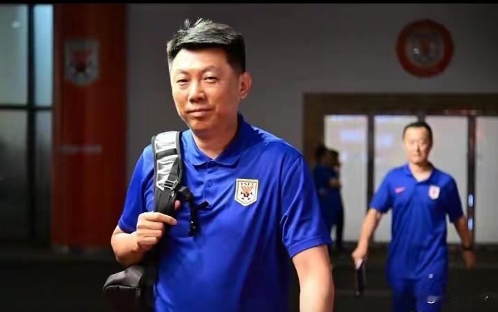 唐田迎来上任真正大考。客战海港一战定基调，他能交出怎样的答卷？摆在他面前的