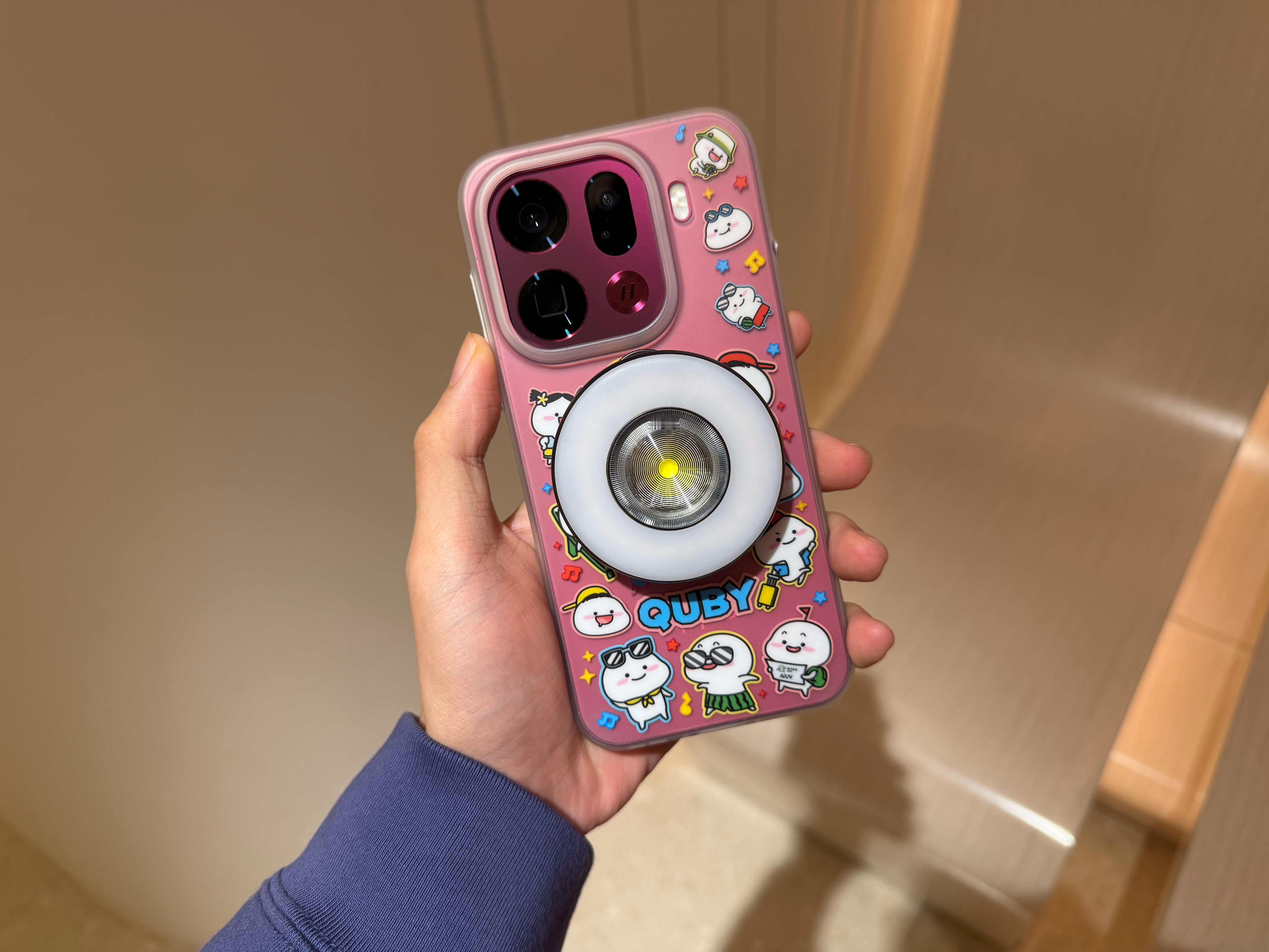 在外面吃完饭，顺便试一下OPPO这个磁吸闪光灯出片咋样