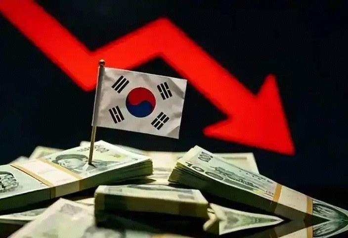 韩国的黄金时代结束了。韩国股市在28日暴跌10%的基础上，昨天最低的