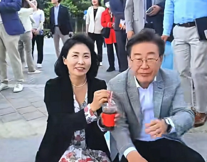 他是位很接地气的领导。