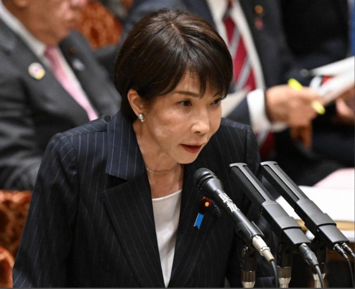 国会当场被问哑！高市早苗一句“要见特朗普”甩锅离场，日本全网炸了：这是首相还是