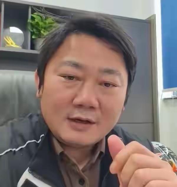 陈光标做的最后悔的一件事，估计就是好心给张雪送豪车，结果反手被卖做慈善了，这种事