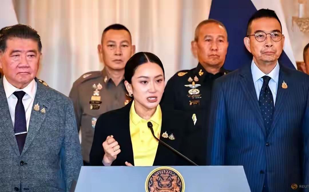 佩通坦被解职，最大的赢家是泰国军方，军方不动一兵一卒，结束了佩通坦的总理职务。与