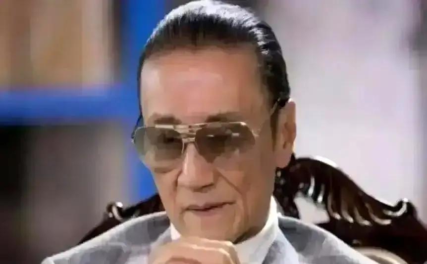 300万请不动，三天后他倒贴！周星驰当年递过去300万片酬，谢贤眼皮都没抬