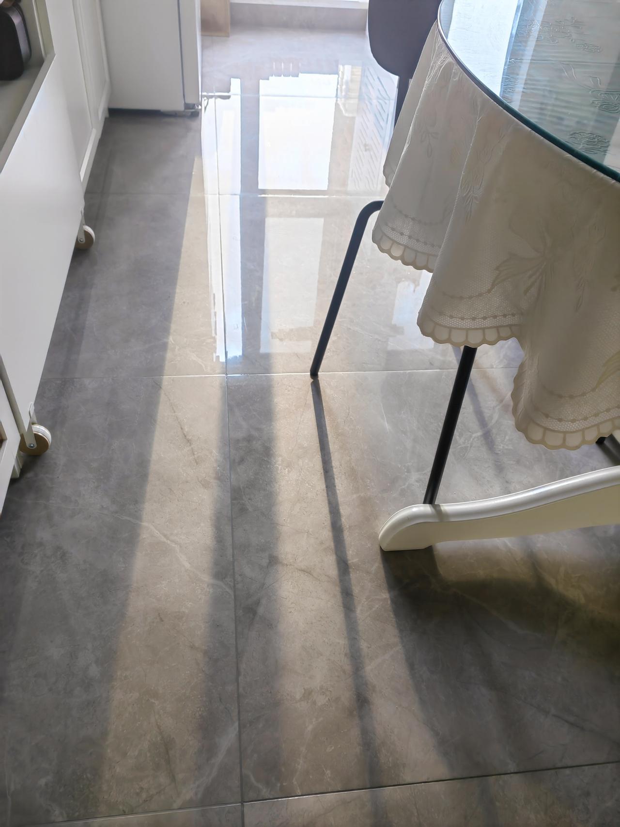 房子出租大概率还是选择中介代管，出了问题找中介，好歹自己的责任会少一些。决定