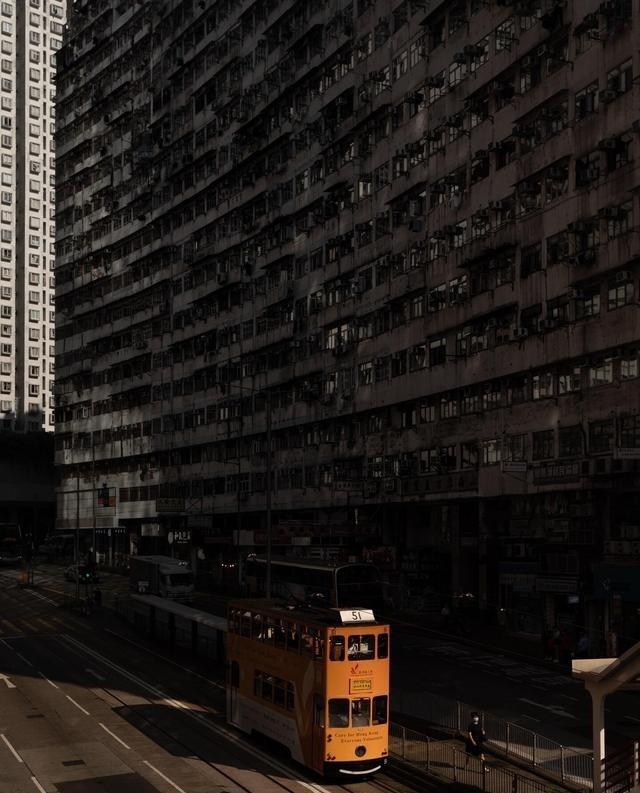 拥有建筑学背景的摄影师DerryAinsworth，擅长捕捉都市独有的张力