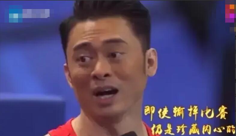 单手虐哭功夫男！冠军只用一只手，樊少皇却爬不起来。2016年现场，300