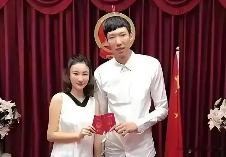 5月21日当天，周琦妻子在社媒上发表了一篇长文，记录了她多年来与周琦的感情生活。
