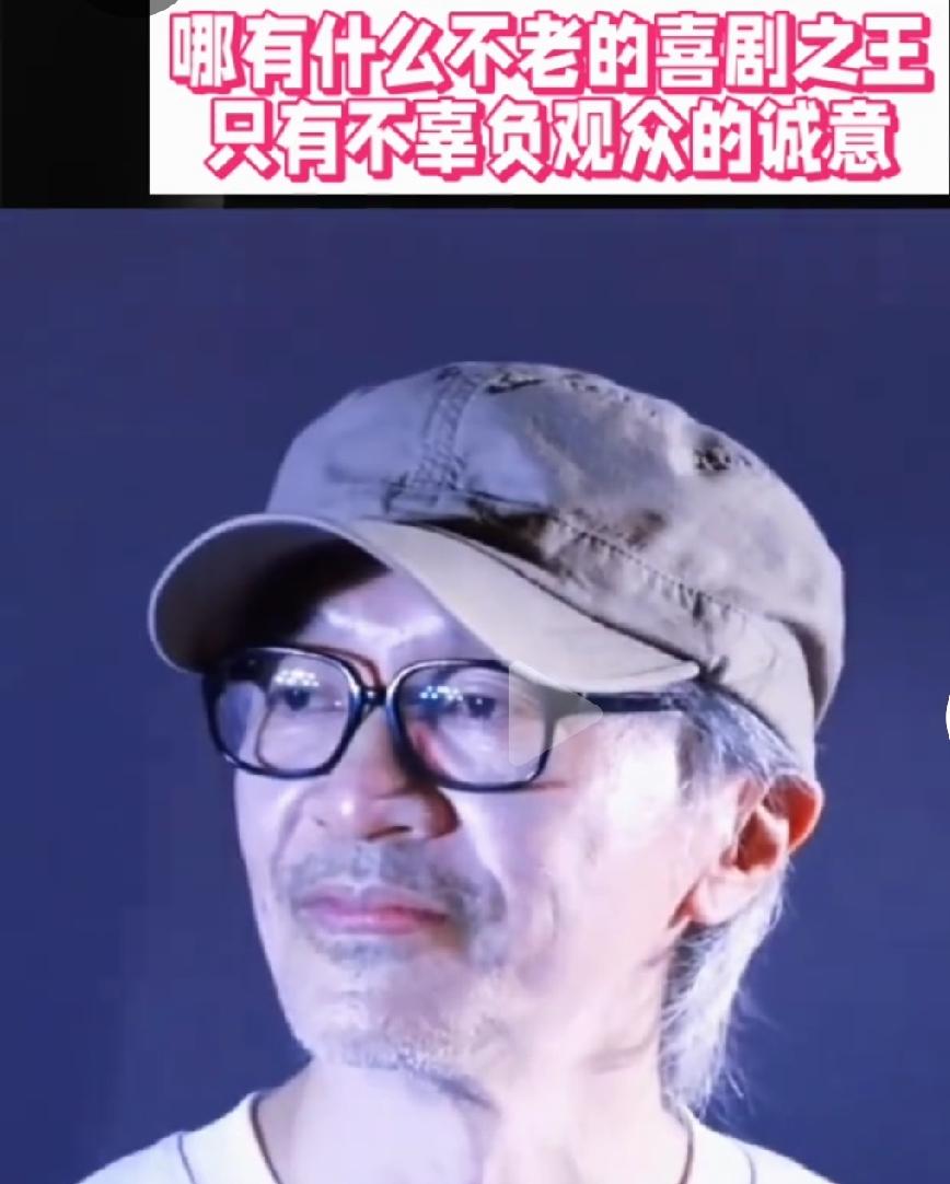 周星驰为什么常年戴口罩伴随《功夫女足》宣发，周星驰出行必戴