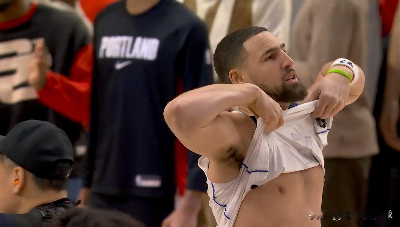 我诚挚的向独行侠老将汤普森道歉，我误会他了！虽然今天独行侠在客场以122：125