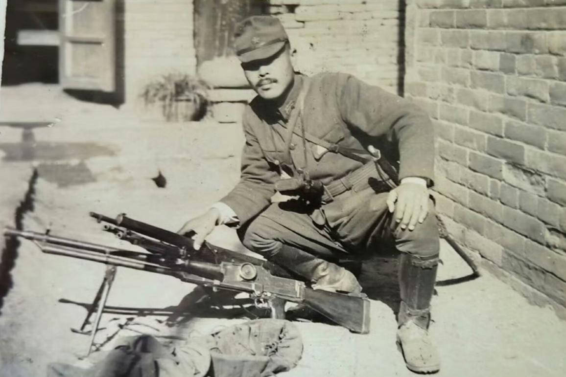 鬼子兵，看样子像是一个基层军官。