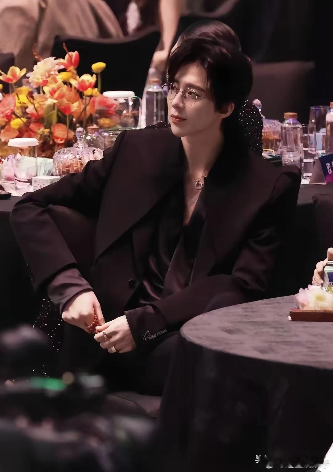 估计陈晓也没想到，《大生意人》的热播又一次成就了刘宇宁刘宇宁凭借ost《万两》再