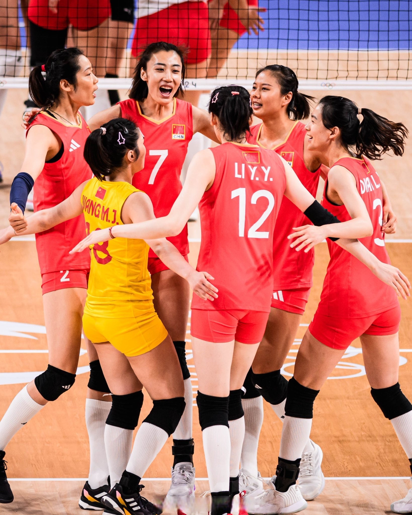 中国女排换血大幕拉开！这群小姑娘能扛住吗？新一届中国女排集结完毕，一眼望过去，好多生面孔。队伍正式进