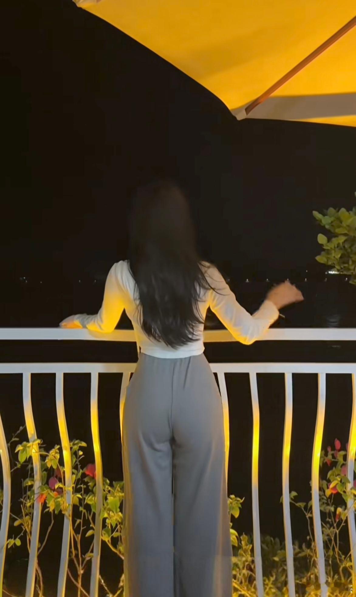 如果背影100分，那么转身以后给几分？