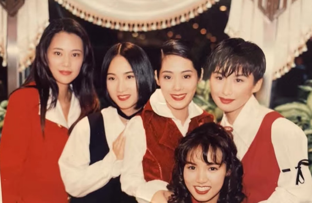 一曲情牵半生，歌后关淑怡的浮沉人生59岁香港歌手关淑怡病危入院、ICU抢救的