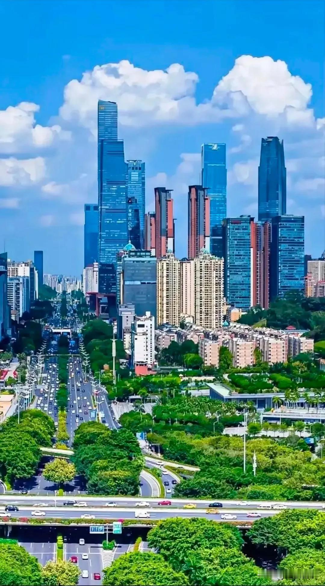 作为广西人，我没有去过首府南宁去一睹她的盛世美颜，索性在网上搜了一些有关于她的靓