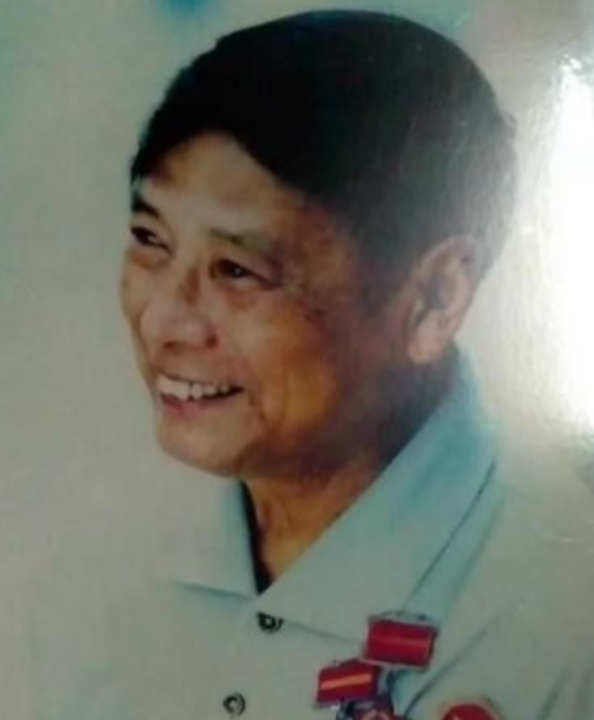 朝鲜战争中，志愿军通信员重伤被围，美军头子奸笑道：“别急，先耍会儿。”200个大