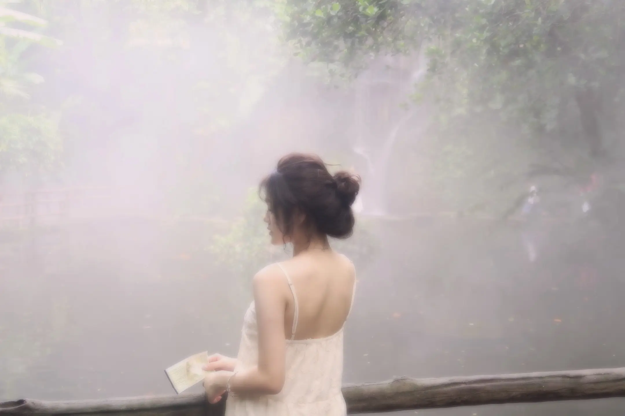 “爱着你像心跳，难触摸…”