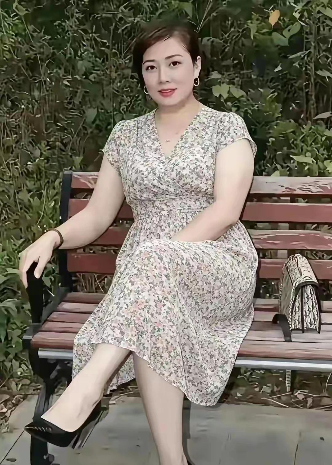 38岁未婚女教师，不要房车彩礼，若是事成坦白还可以替男方还债！有的男士再不要挑