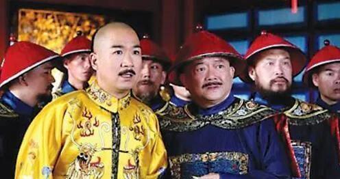 1796年，乾隆老爷子已经85岁高龄了，他决定把皇位让出来。这时候，37岁的嘉庆