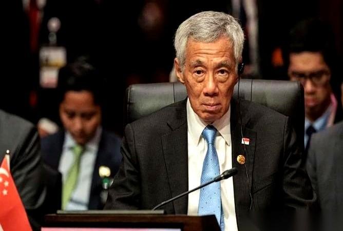 印尼的货船以前去中国，那叫一个憋屈，明明直线距离不算远，却非得绕个大弯先扎进新加