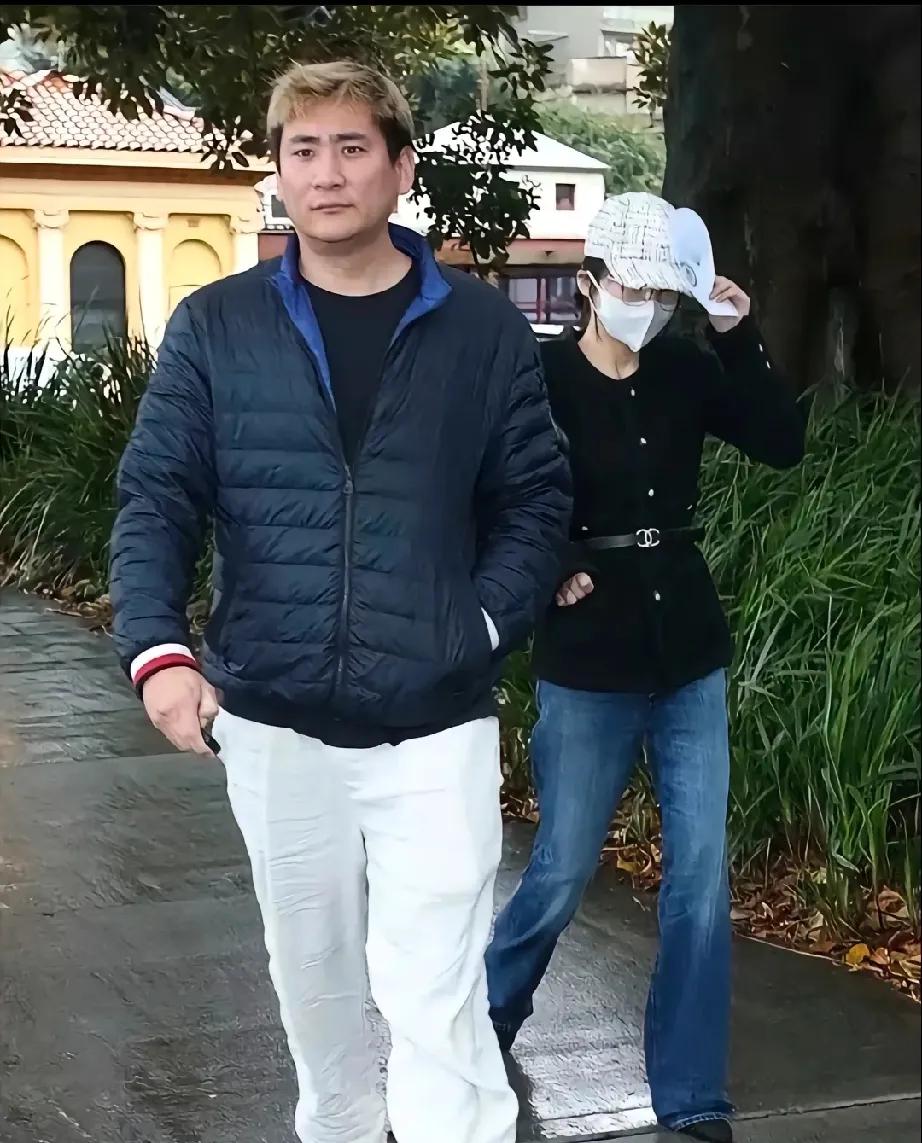 2700亿澳元的新闻还是挺假的。一，没有人会在银行里存这么多现金，而不是拿去投
