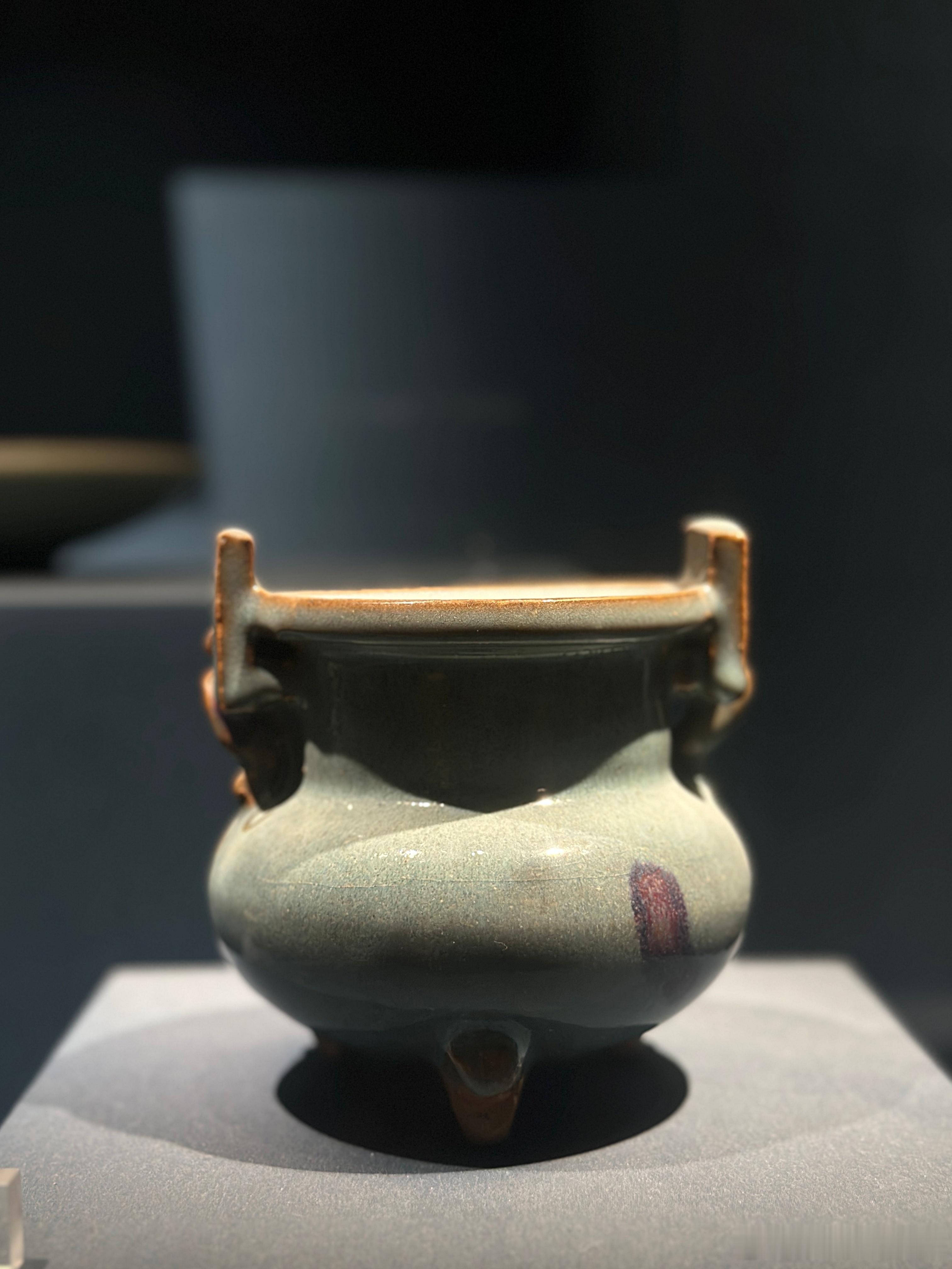 窑变釉双耳炉元（公元1271-1368年）南京博物院藏通高10.5厘米，口