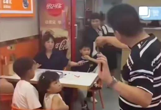 7人点一碗面事件反转，面馆老板被证实误导公众。河南郑州“续面事件”出现戏剧性反